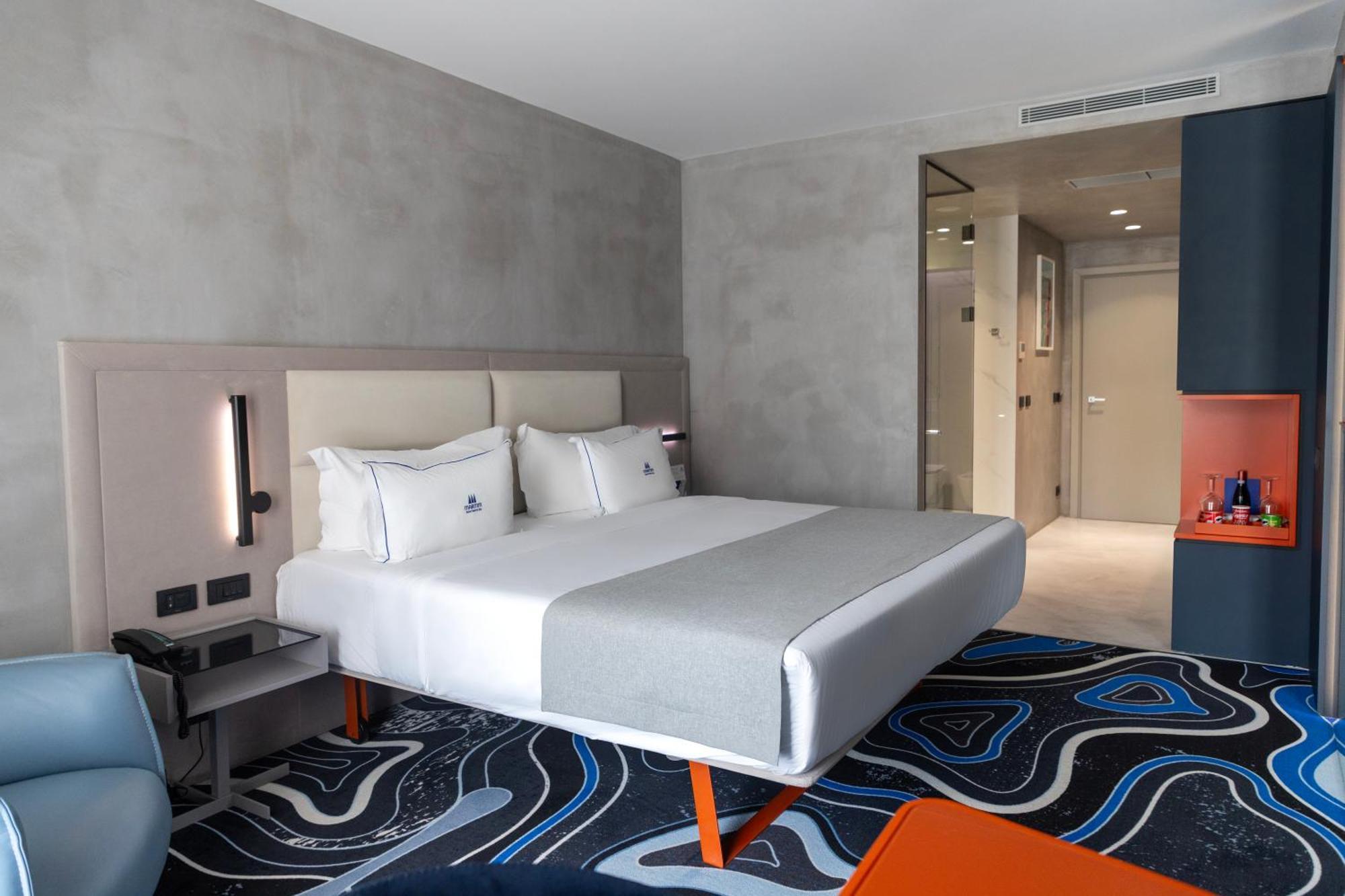Maritim Marina Bay Resort Spa & Casino Adult Friendly Vlorë Buitenkant foto A room at the hotel