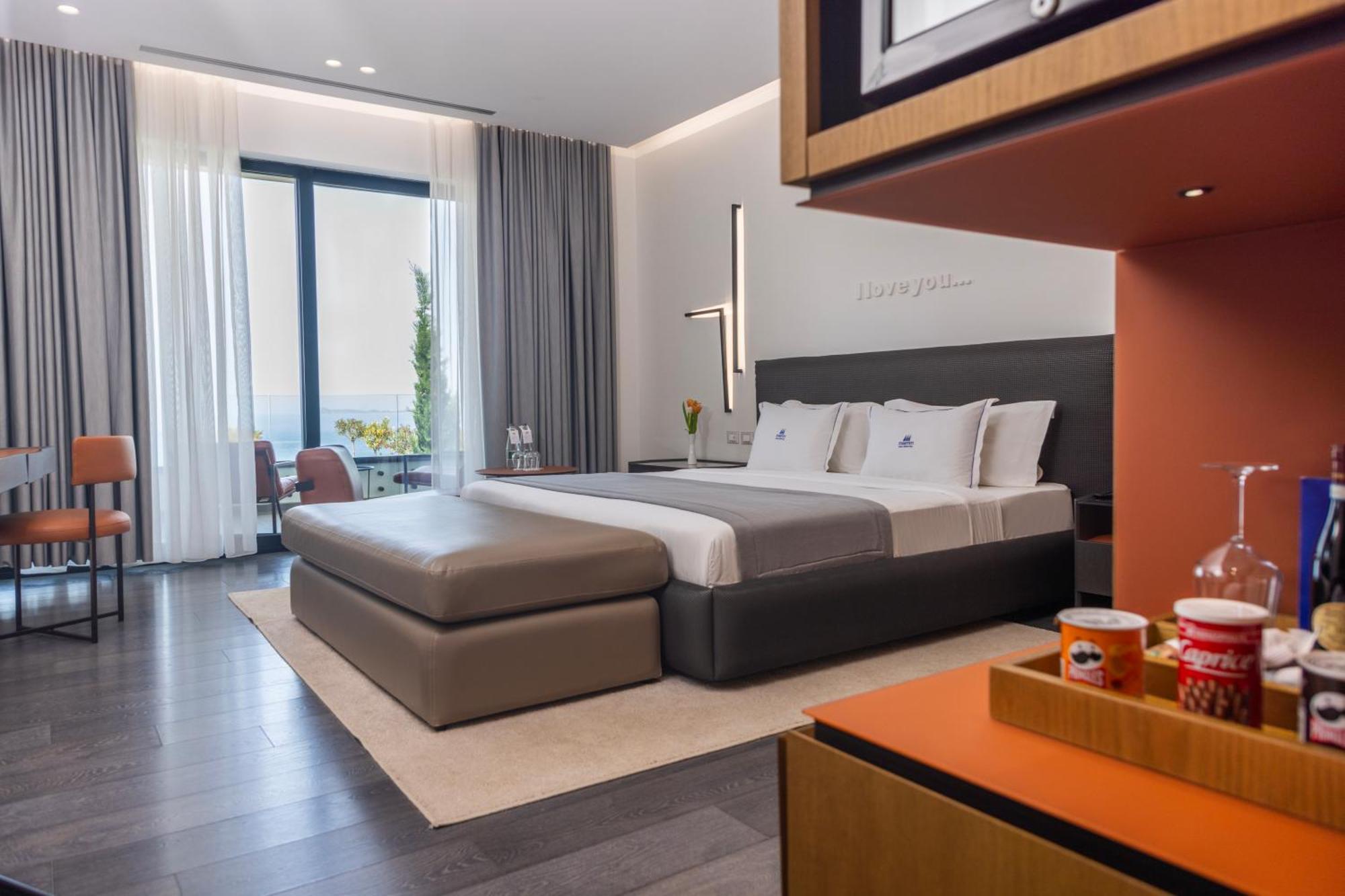 Maritim Marina Bay Resort Spa & Casino Adult Friendly Vlorë Buitenkant foto Deluxe Room