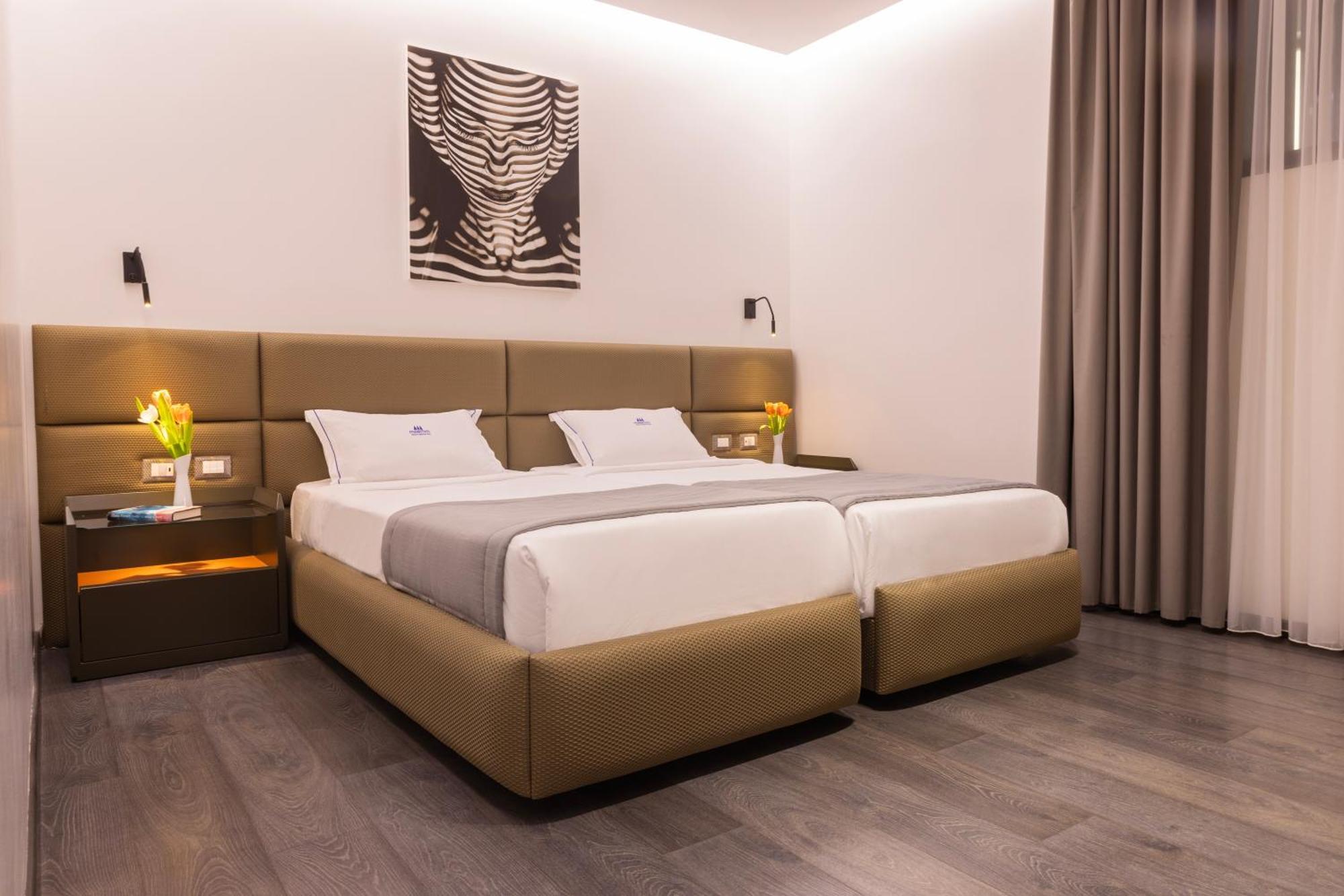Maritim Marina Bay Resort Spa & Casino Adult Friendly Vlorë Buitenkant foto A room at the hotel