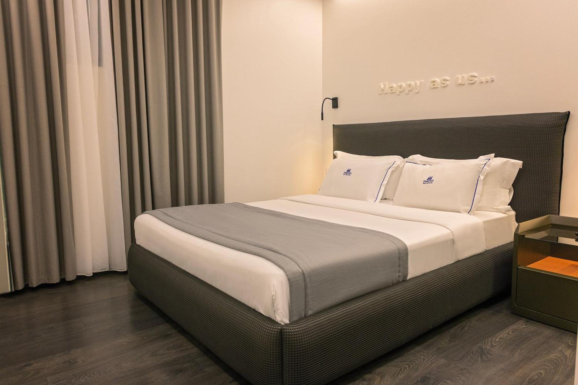 Maritim Marina Bay Resort Spa & Casino Adult Friendly Vlorë Buitenkant foto A room at the hotel