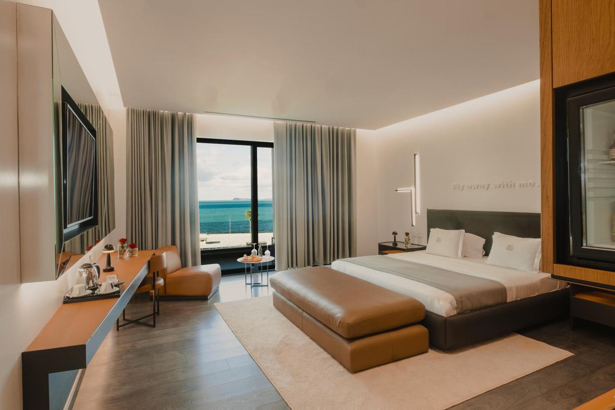 Maritim Marina Bay Resort Spa & Casino Adult Friendly Vlorë Buitenkant foto Deluxe Room