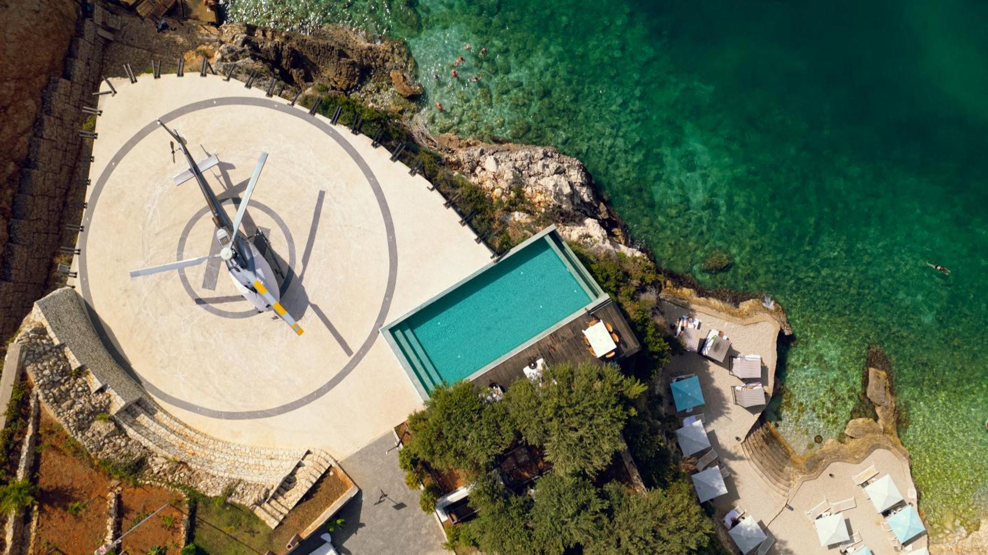 Maritim Marina Bay Resort Spa & Casino Adult Friendly Vlorë Buitenkant foto Helicopter landing pad at the hotel