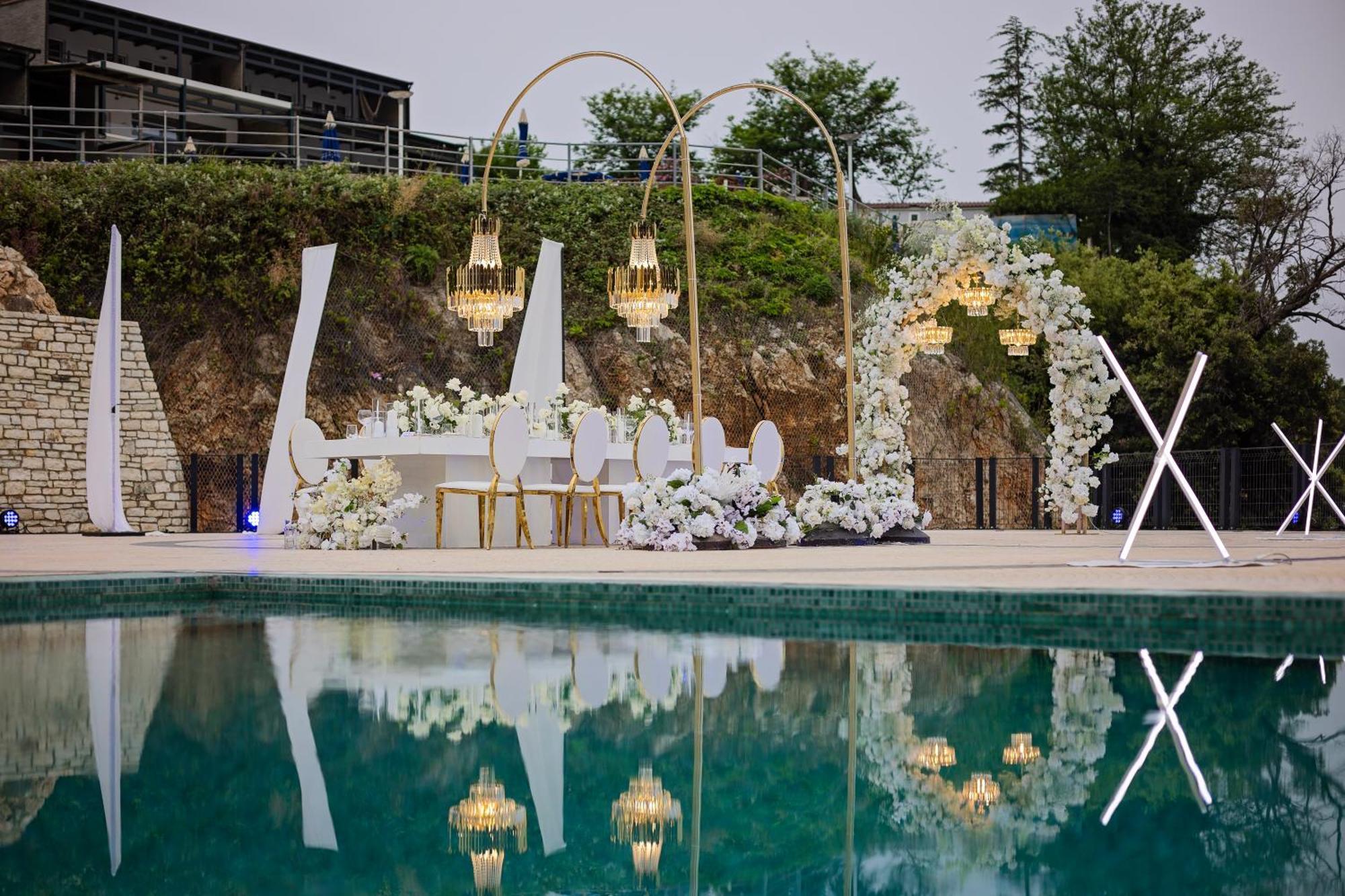Maritim Marina Bay Resort Spa & Casino Adult Friendly Vlorë Buitenkant foto Wedding at the hotel